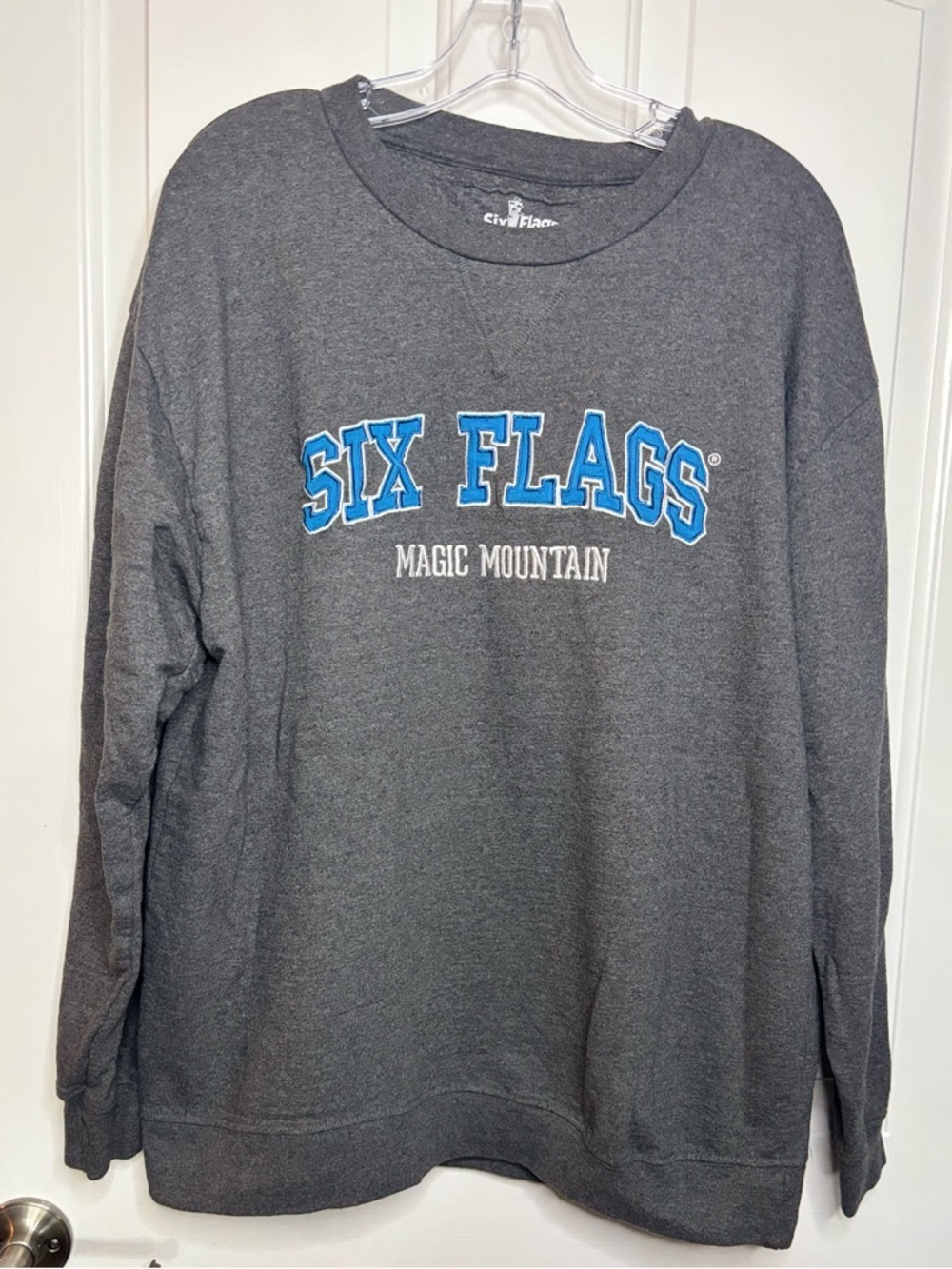 EUC Six Flags Magic Mountain Men’s Gray Crewneck Sweatshirt Size 2XL